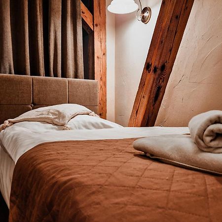 Hotel Zamkowy Mlyn Крапковице Екстериор снимка