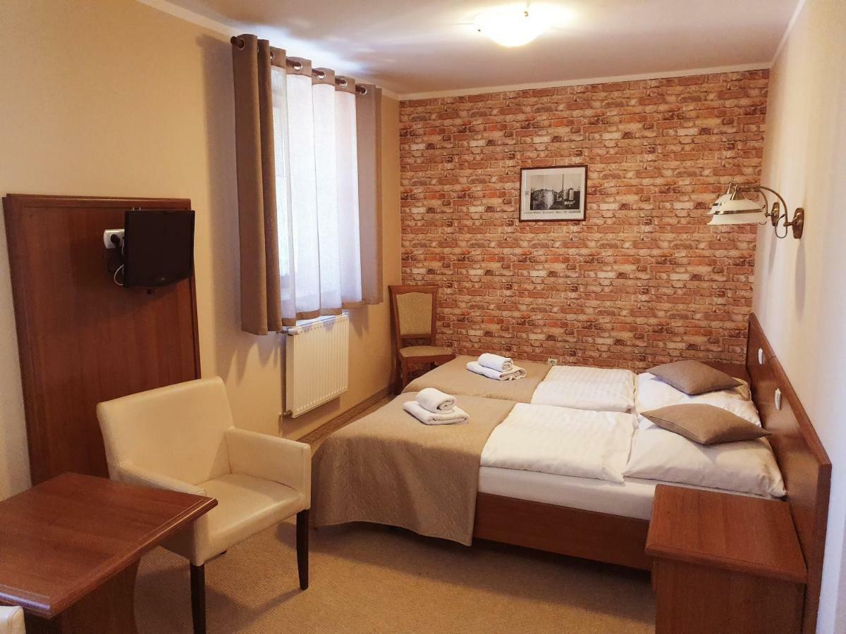 Hotel Zamkowy Mlyn Крапковице Екстериор снимка